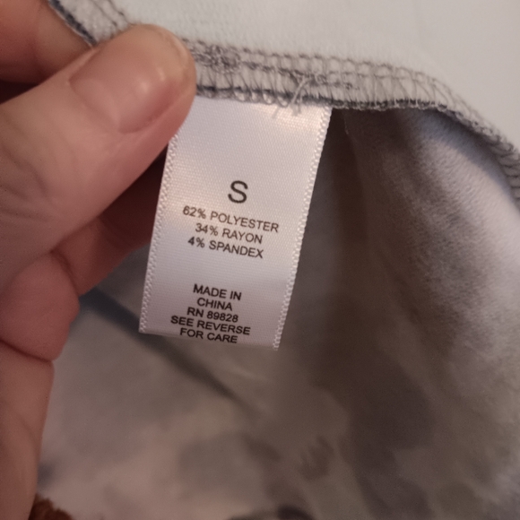 Logo lounge small long sleeve watercolor top - Picture 5 of 6